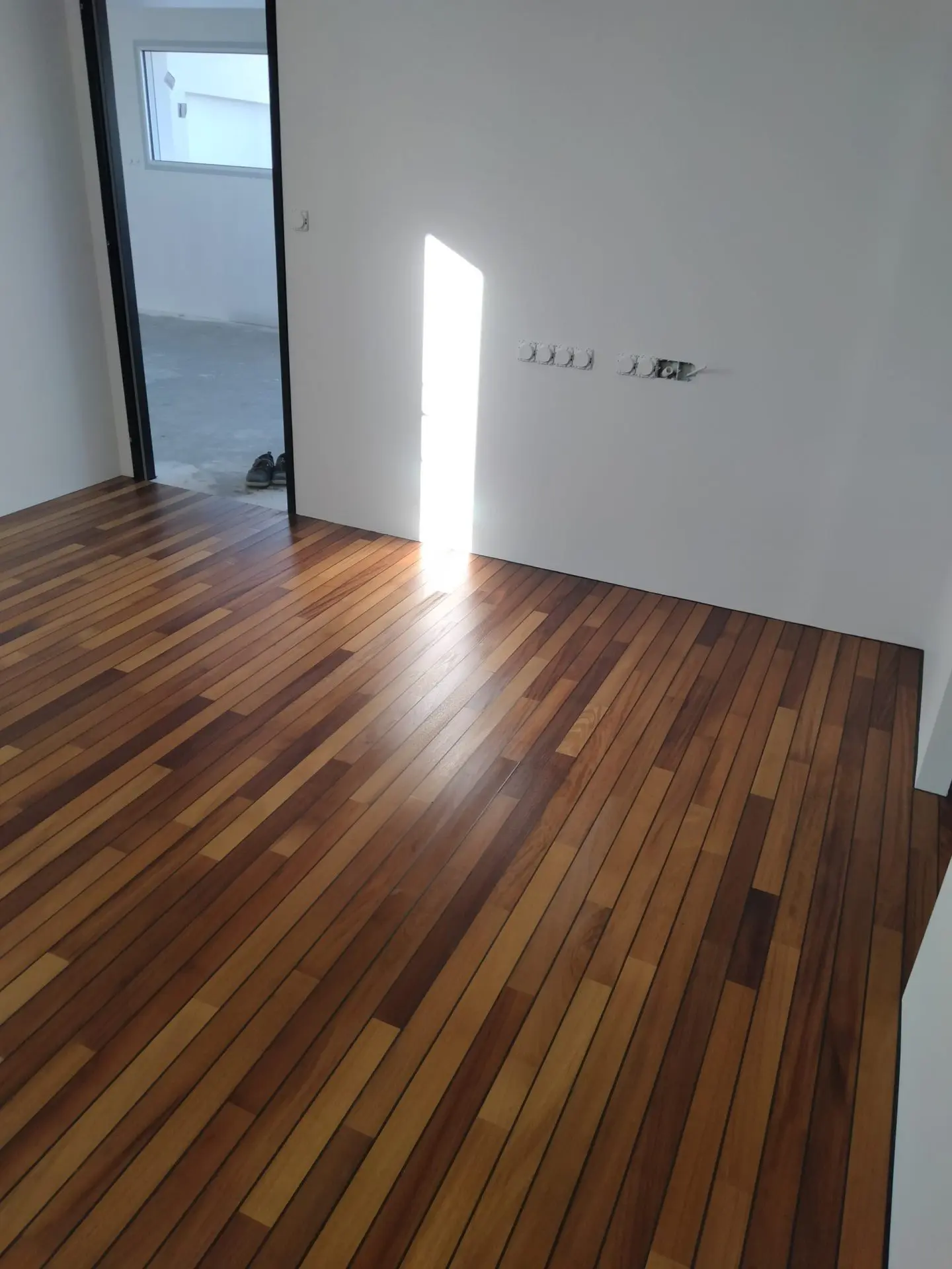 PARQUET IROKO NAVYLAM + PONT DE BATEAU DESIGN PARQUET